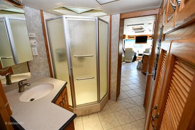 2004 Holiday Rambler Endeavor 38PBDD - Photo 11 - Grass Valley, CA 95945-5207