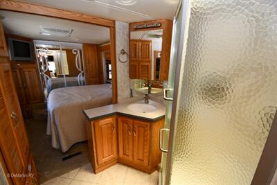2004 Holiday Rambler Endeavor 38PBDD - Photo 8 - Grass Valley, CA 95945-5207