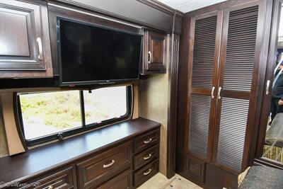 2016 Forest River Berkshire XL 40BH   - Photo 9 - Grass Valley, CA 95945-5207