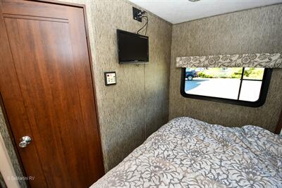 2018 Forest River Forester MBS 2401W - Photo 8 - Grass Valley, CA 95945-5207