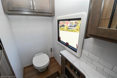 2025 Dynamax Isata 3 24SSFX Freedom Edition   - Photo 9 - Grass Valley, CA 95945-5207