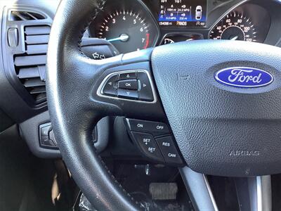 2019 Ford Escape SEL  27 MPG - Photo 25 - Joliet, IL 60436