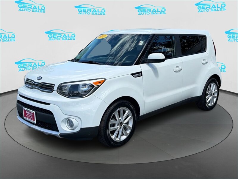 White 2018 Kia Soul Wagon Front-Wheel Drive Automatic