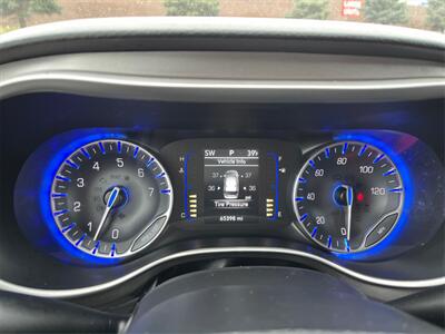 2020 Chrysler Pacifica Touring L  28 MPG - Photo 15 - Joliet, IL 60436