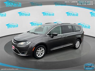 2020 Chrysler Pacifica Touring L  28 MPG - Photo 1 - Joliet, IL 60436