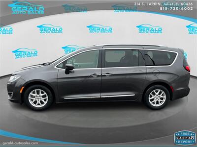 2020 Chrysler Pacifica Touring L  28 MPG - Photo 3 - Joliet, IL 60436