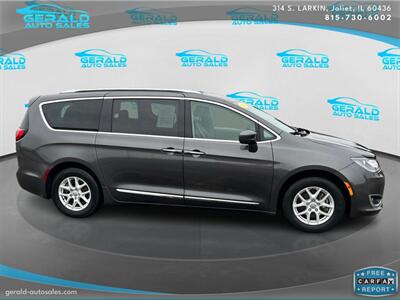 2020 Chrysler Pacifica Touring L  28 MPG - Photo 5 - Joliet, IL 60436