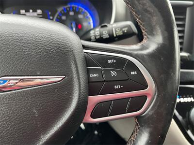 2020 Chrysler Pacifica Touring L  28 MPG - Photo 24 - Joliet, IL 60436