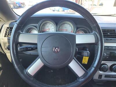 2009 Dodge Challenger SE  25 MPG - Photo 16 - Joliet, IL 60436