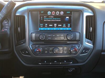 2018 Chevrolet Silverado 1500 LT Z71  22 MPG - Photo 13 - Joliet, IL 60436