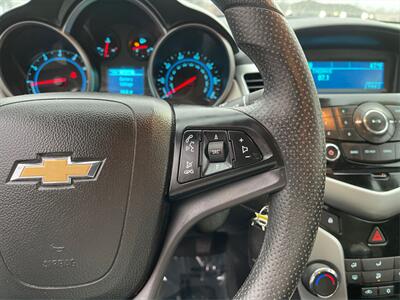 2014 Chevrolet Cruze LS Auto  35 MPG - Photo 21 - Joliet, IL 60436