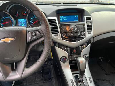 2014 Chevrolet Cruze LS Auto  35 MPG - Photo 13 - Joliet, IL 60436