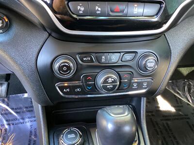 2021 Jeep Cherokee Limited  27 MPG - Photo 23 - Joliet, IL 60436