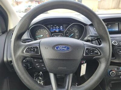 2018 Ford Focus SE  40 MPG - Photo 16 - Joliet, IL 60436