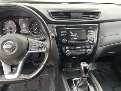 2017 Nissan Rogue SV  32 MPG - Photo 13 - Joliet, IL 60436