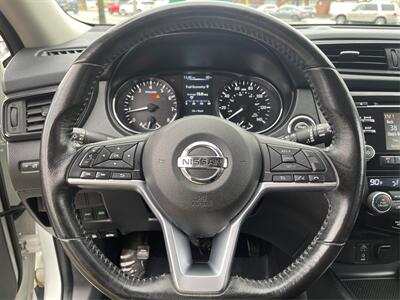 2017 Nissan Rogue SV  32 MPG - Photo 16 - Joliet, IL 60436