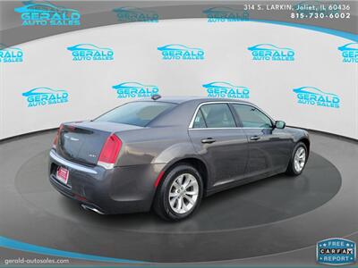 2019 Chrysler 300 Touring  30 MPG - Photo 7 - Joliet, IL 60436