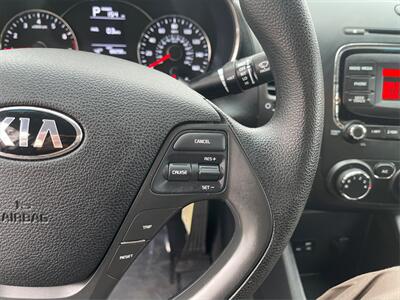 2018 Kia Forte LX  37 MPG - Photo 23 - Joliet, IL 60436