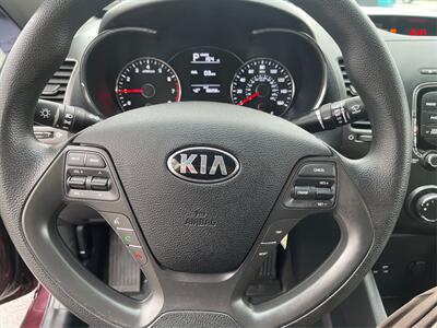 2018 Kia Forte LX  37 MPG - Photo 16 - Joliet, IL 60436