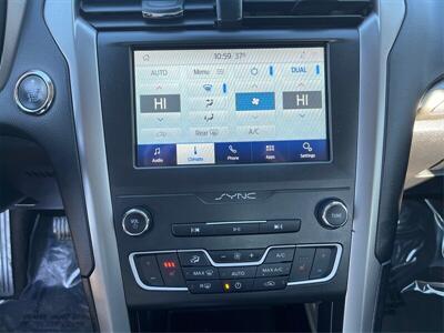 2020 Ford Fusion SE  29 MPG - Photo 24 - Joliet, IL 60436