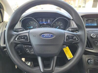 2018 Ford Focus SE  34 MPG - Photo 16 - Joliet, IL 60436