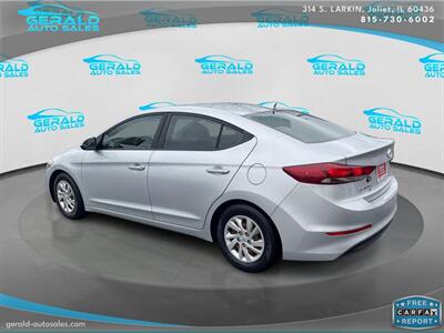 2017 Hyundai ELANTRA SE  38 MPG - Photo 8 - Joliet, IL 60436