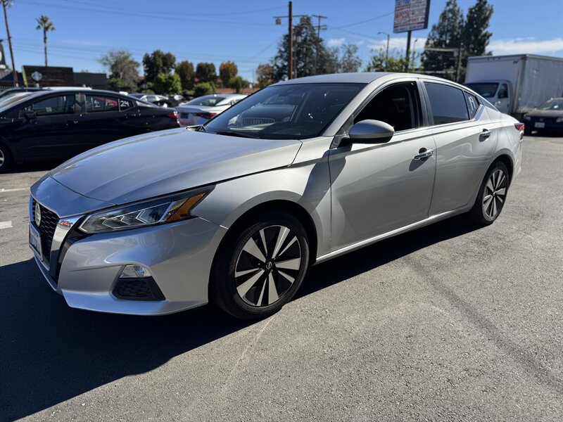 2022 Nissan Altima SV's photo