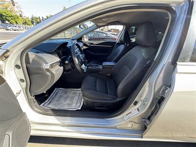 2022 Nissan Altima 2.5 SV   - Photo 8 - Winnetka, CA 91306