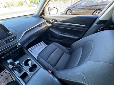 2022 Nissan Altima 2.5 SV   - Photo 14 - Winnetka, CA 91306