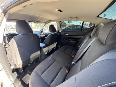 2022 Nissan Altima 2.5 SV   - Photo 10 - Winnetka, CA 91306