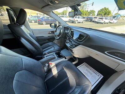 2018 Chrysler Pacifica Touring L Plus   - Photo 29 - Winnetka, CA 91306