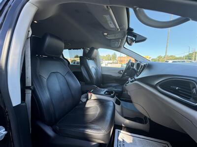 2018 Chrysler Pacifica Touring L Plus   - Photo 30 - Winnetka, CA 91306