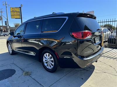 2018 Chrysler Pacifica Touring L Plus   - Photo 4 - Winnetka, CA 91306