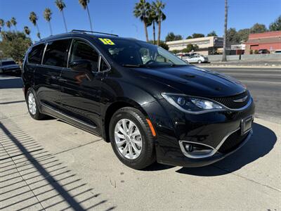 2018 Chrysler Pacifica Touring L Plus   - Photo 2 - Winnetka, CA 91306