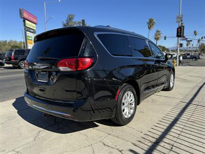 2018 Chrysler Pacifica Touring L Plus   - Photo 7 - Winnetka, CA 91306