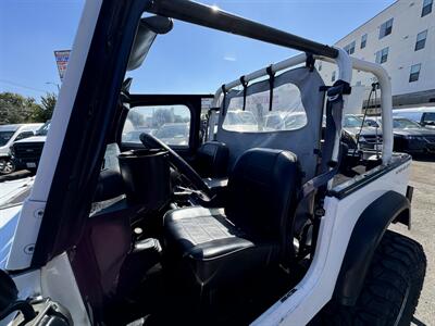 1992 Jeep Wrangler   - Photo 11 - Winnetka, CA 91306