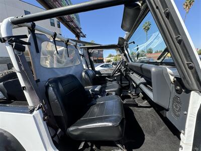 1992 Jeep Wrangler   - Photo 15 - Winnetka, CA 91306