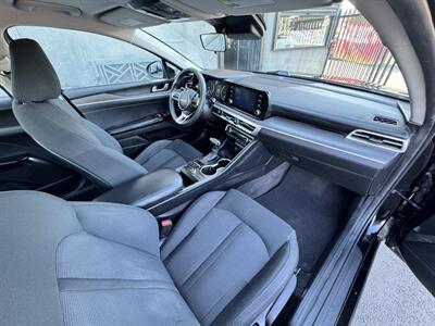 2022 Kia K5 LXS   - Photo 11 - Winnetka, CA 91306