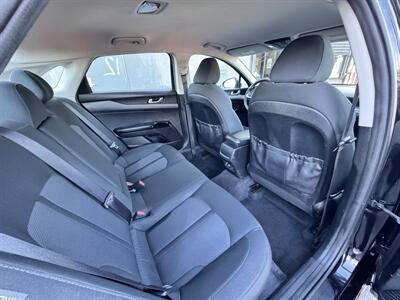 2022 Kia K5 LXS   - Photo 14 - Winnetka, CA 91306