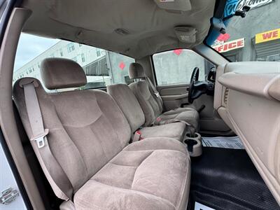 2005 GMC Sierra 2500HD Work Truck   - Photo 16 - Winnetka, CA 91306