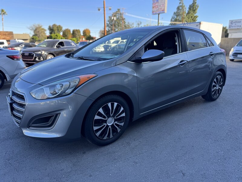 2017 Hyundai Elantra GT GT's photo