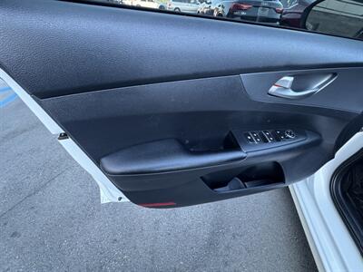 2021 Kia Forte FE Ask for Antonio 818 288 3783 - Photo 13 - Winnetka, CA 91306