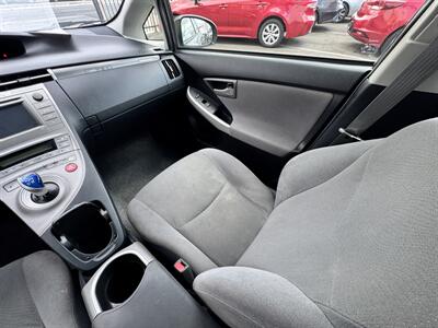 2014 Toyota Prius Plug-in Hybrid - Photo 17 - Winnetka, CA 91306