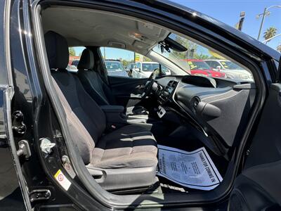 2017 Toyota Prius Two   - Photo 22 - Winnetka, CA 91306