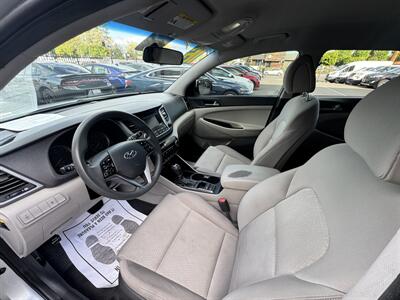 2016 Hyundai TUCSON SE - Photo 26 - Winnetka, CA 91306