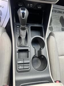 2016 Hyundai TUCSON SE - Photo 8 - Winnetka, CA 91306