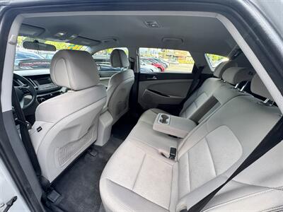 2016 Hyundai TUCSON SE - Photo 24 - Winnetka, CA 91306