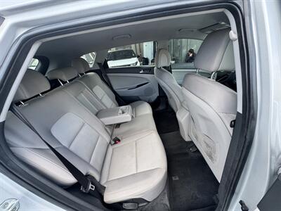 2016 Hyundai TUCSON SE - Photo 14 - Winnetka, CA 91306