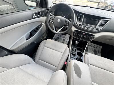 2016 Hyundai TUCSON SE - Photo 16 - Winnetka, CA 91306