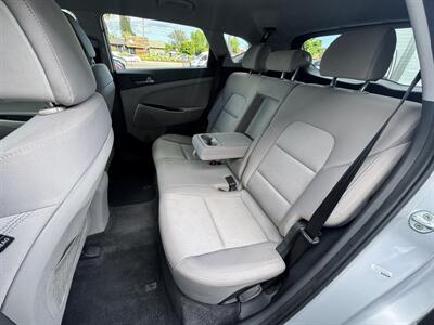 2016 Hyundai TUCSON SE - Photo 19 - Winnetka, CA 91306
